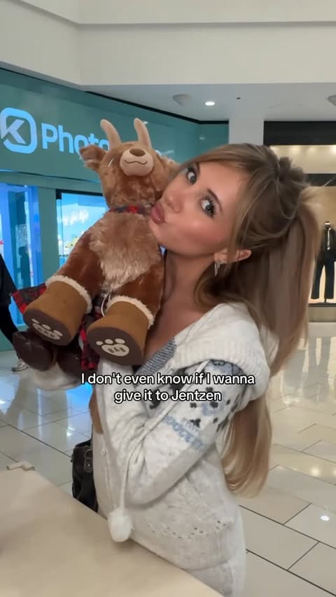 Instagram post by @ellianawalmsley for Build-A-Bear. Caption reads: [...] special surprise 🥹 best memories at....