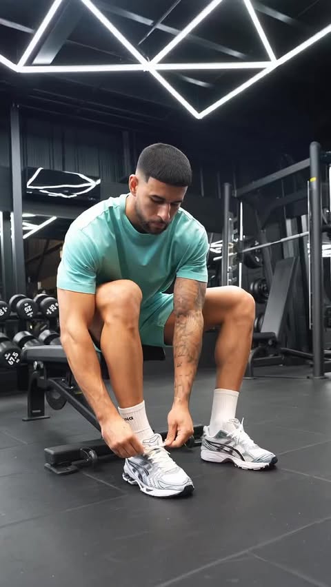 Instagram post by @shea.mannings for Gym King. Caption reads: [...] Show up sore. Just keep on showing up.....