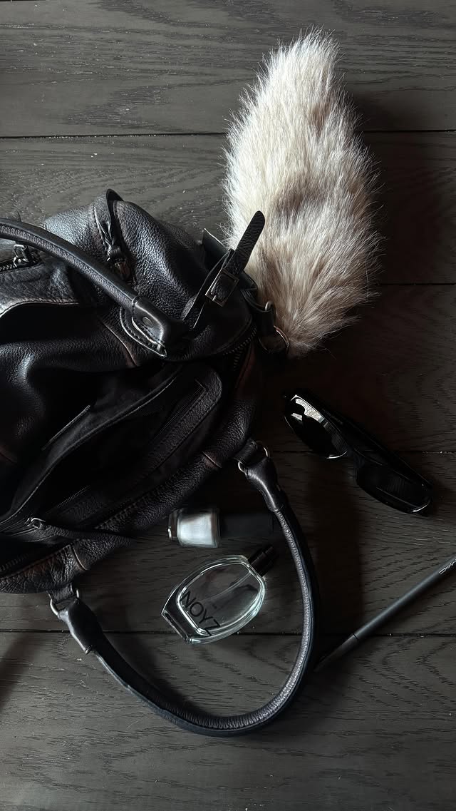 Instagram post by @sabquesada for NOYZ. Caption reads: [...] other attention lovers out there 💋 shop....