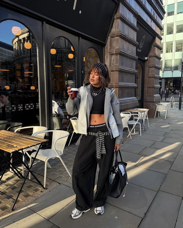 Instagram post by @elliee.rob for Under Armour. Caption reads: Wearing my @underarmour HeatGear Baselayer to the....