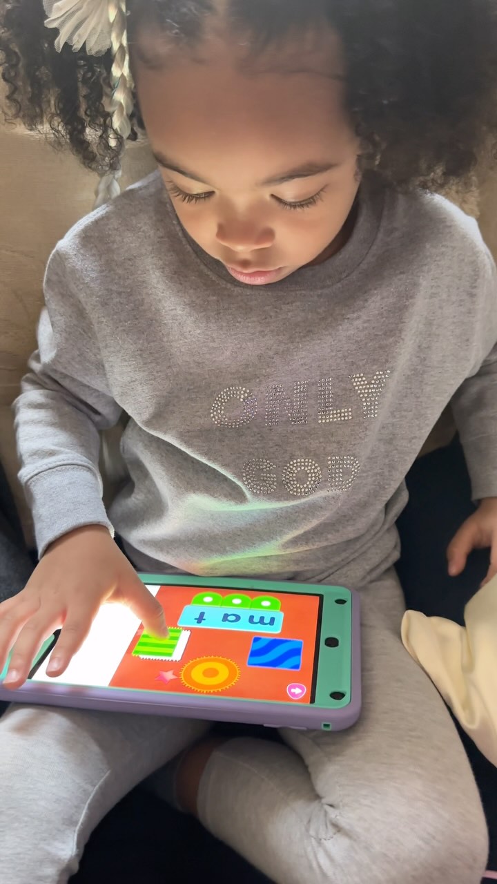 Instagram post by @only1kaylei for Readingeggs. Caption reads: Who doesn’t love education with a little....