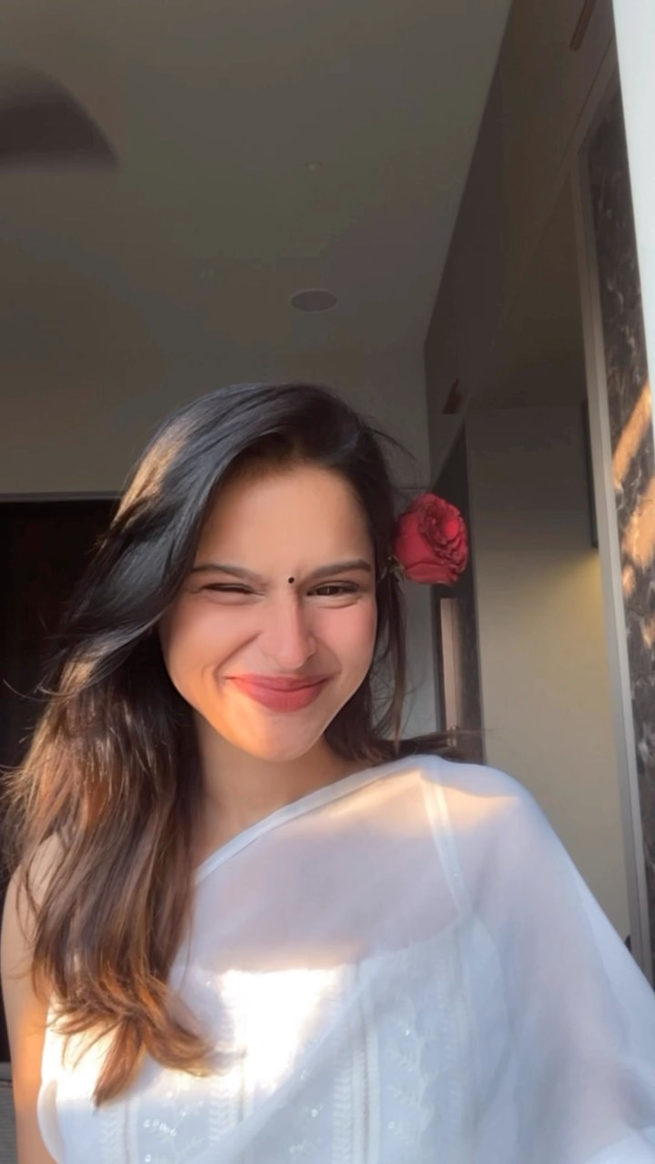 Instagram post by @daminigokhale for Belora Cosmetics. Caption reads: [...] recreate alia bhatt’s look using....