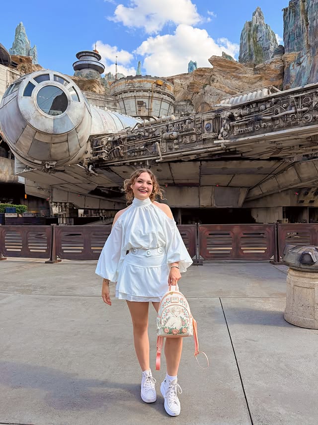 Instagram post by @pincessshannon for loungefly. Caption reads: [...] a Princess Leia look, of course 🤍....