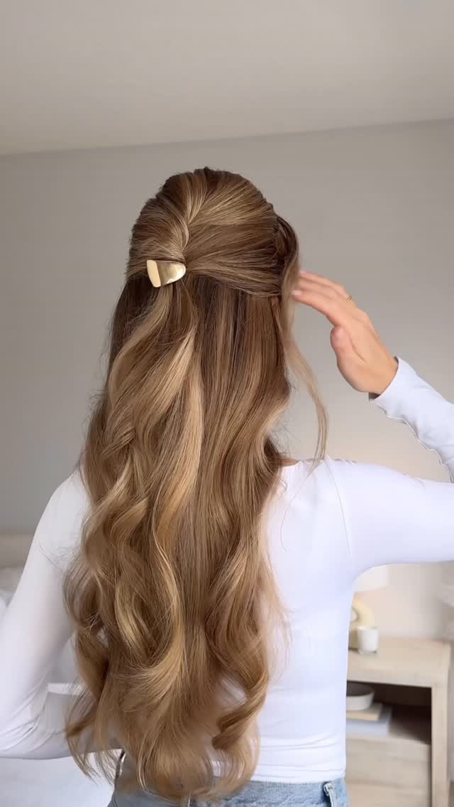 Instagram post by @alexgaboury for Luxy Hair. Caption reads: an easy half up hairstyle❤️

#halfuphalfdown....