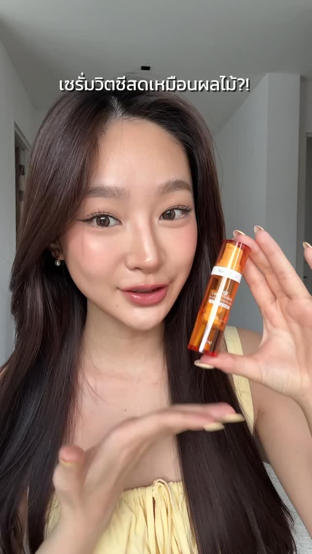 Instagram post by @patintida._ for Skintific. Caption reads: เพิ่งลอง SKINTIFIC วิตซีสด ๆ คือผิวมันใสขึ้นจริง....