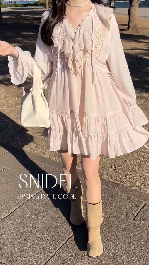 Instagram post by @minicha_kaha for SNIDEL. Caption reads: .. 𝑠𝑝𝑟𝑖𝑛𝑔 𝑑𝑎𝑡𝑒 𝑐𝑜𝑑𝑒 ⁡ ⁡....