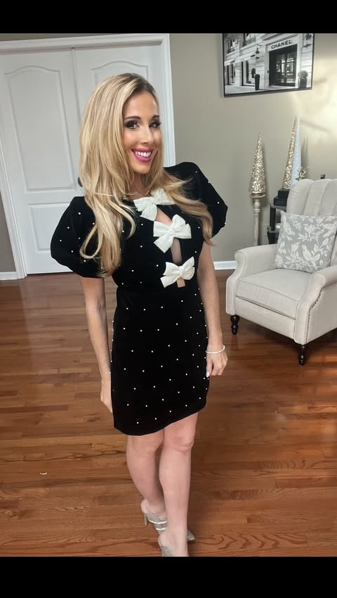 Instagram post by @ck1morris122 for VICI COLLECTION. Caption reads: ⭐️VICI HOLIDAY PARTY NYE DRESS ❤️💕💃⭐️USE CODE....