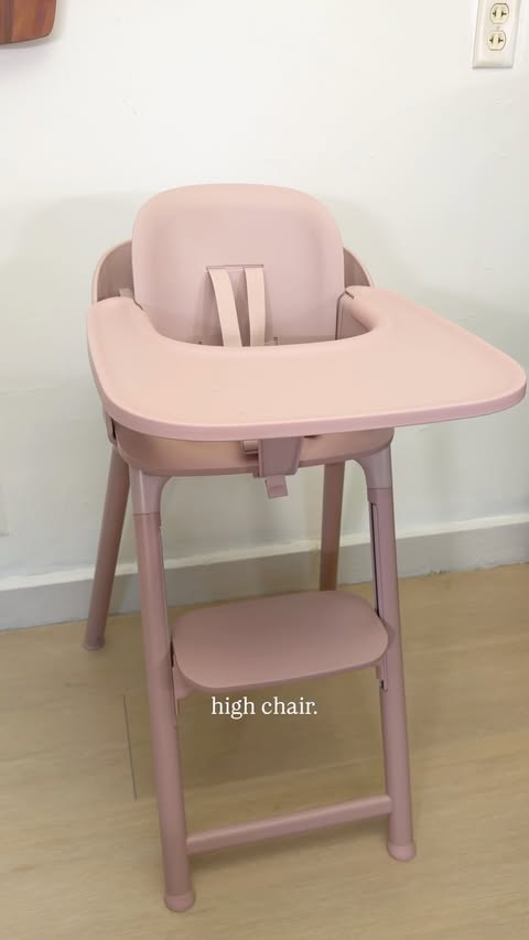Instagram post by @dejasanchezz for Lalo. Caption reads: [...] with your kid? This is the Chair II from....