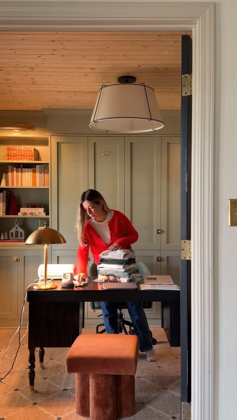 Instagram post by @rebeccaandgenevieve for Cricut. Caption reads: [...] personalized gifts this Christmas with....