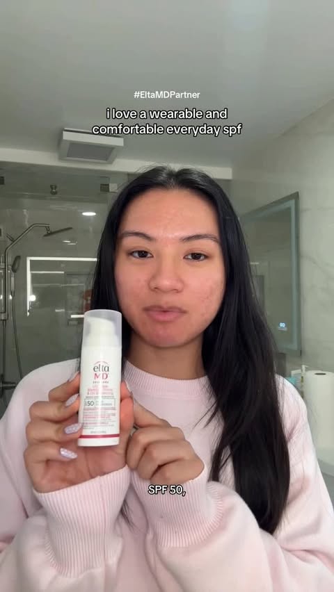 Instagram post by @thatacnegirlie for EltaMD. Caption reads: [...] looks good on the skin 👏🏼☀️ shop at....