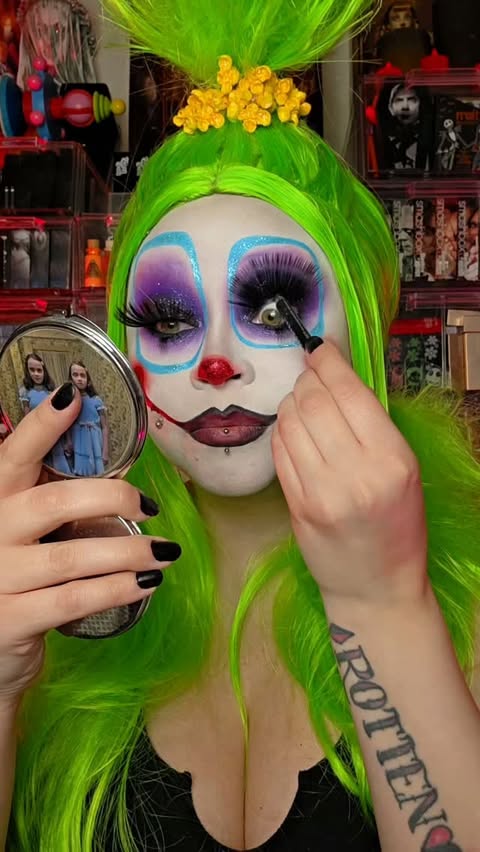 Instagram post by @sydneynicoleaddams for HALF MAGIC. Caption reads: [...] (Discount code "sydney") 🛸 🎪....