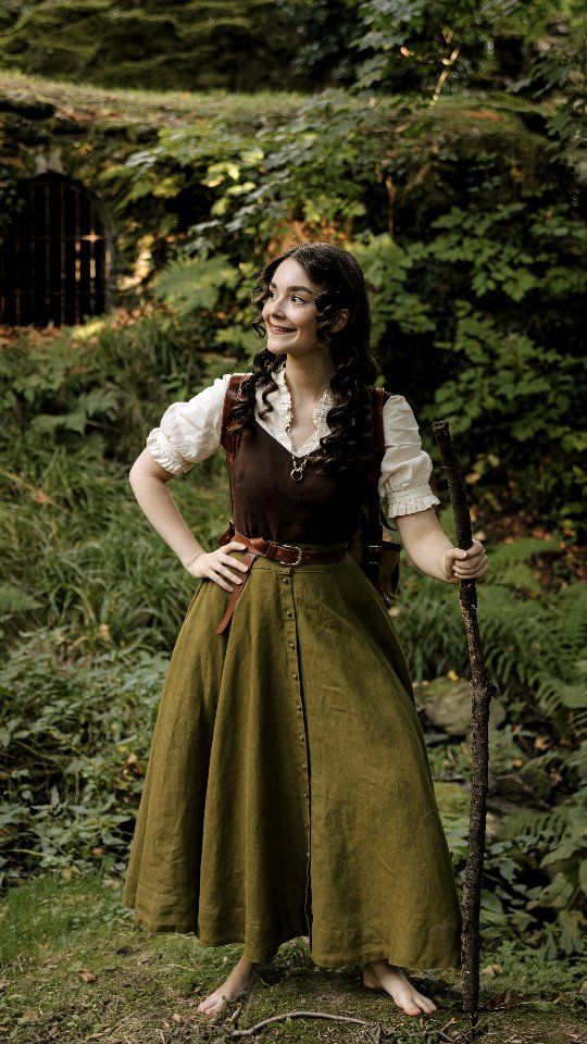 Instagram post by @shirinatra for Son de Flor. Caption reads: [...] and the Evelyn Skirt from @sondeflor and the....