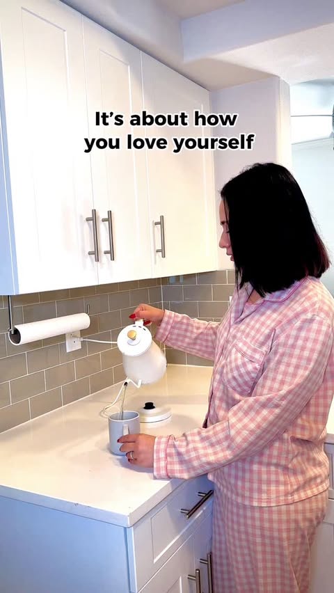 Instagram post by @lifewiththe_fellers for Love Wellness. Caption reads: [...] now. This pH-balancing cleanser from....