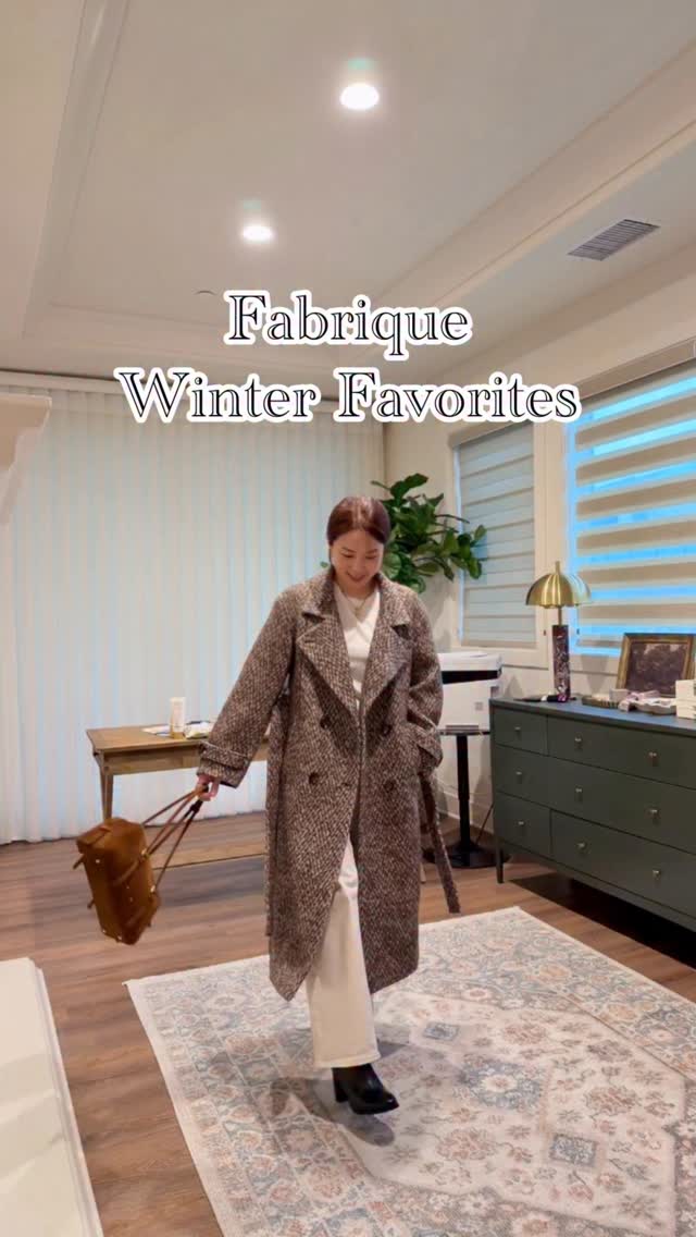 Instagram post by @mrs_river10 for Fabrique. Caption reads: FABRIQUE 겨울신상소개🩵“Fabrique“는 300명이 넘는 해외 디자이너들이 협력....