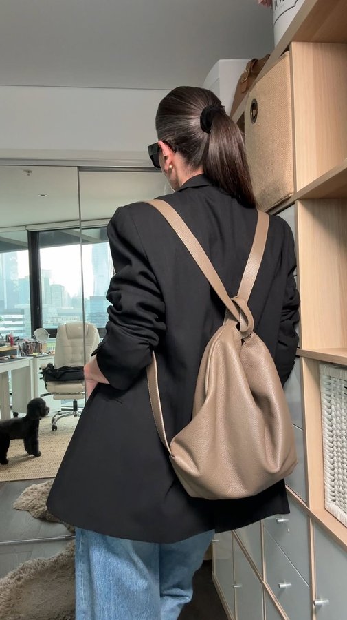 Instagram post by @violeta.zuvela for VESTIRSI. Caption reads: [...] versatile as me. Bella in Taupe by....