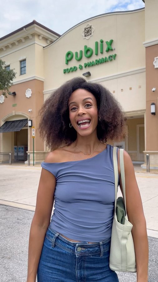 Instagram post by @keziah.dhamma for Tru Earth. Caption reads: [...] My favorite laundry detergent brand....