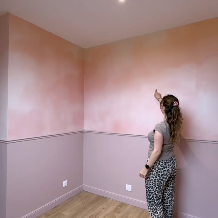Instagram post by @villamiah_renovation for Photowall. Caption reads: Une chambre dans les nuages ☁️ 🩷

*Publicité*

On....