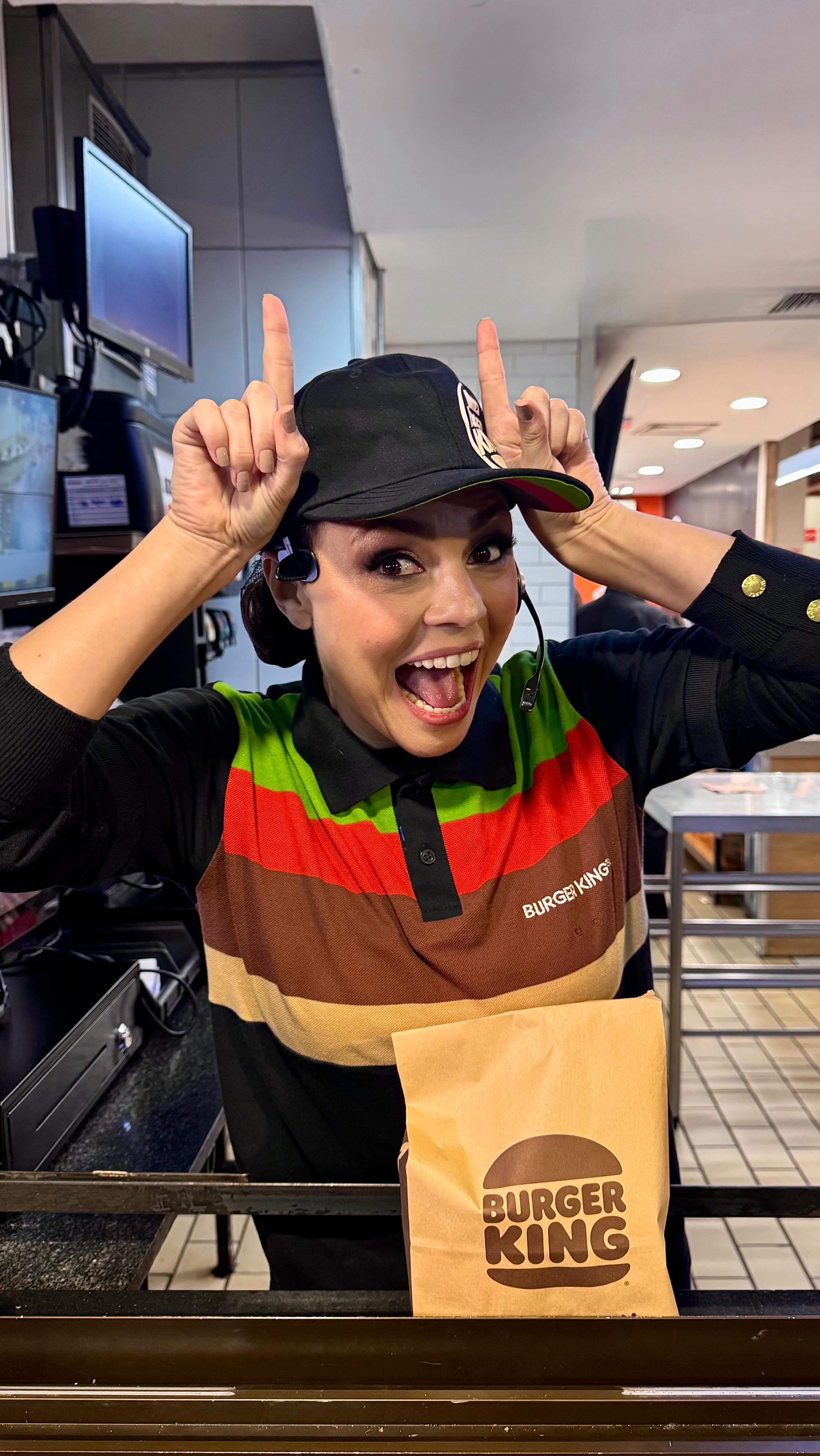 Instagram post by @abrunalouise for BURGER KING. Caption reads: Cornos e cornas desse Brasil, chegou a vez de....