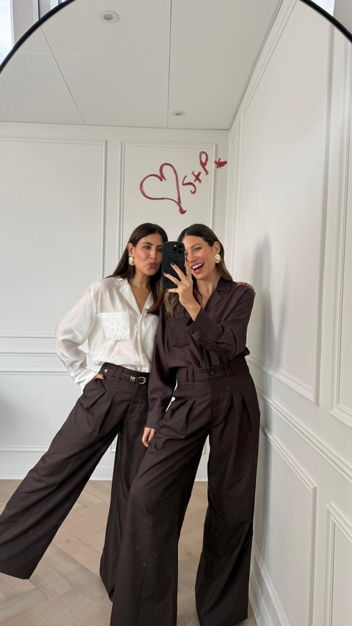 Instagram post by @wearetwinset for Bobbi Brown Cosmetics. Caption reads: AD It’s never too early to tick off your gifting....