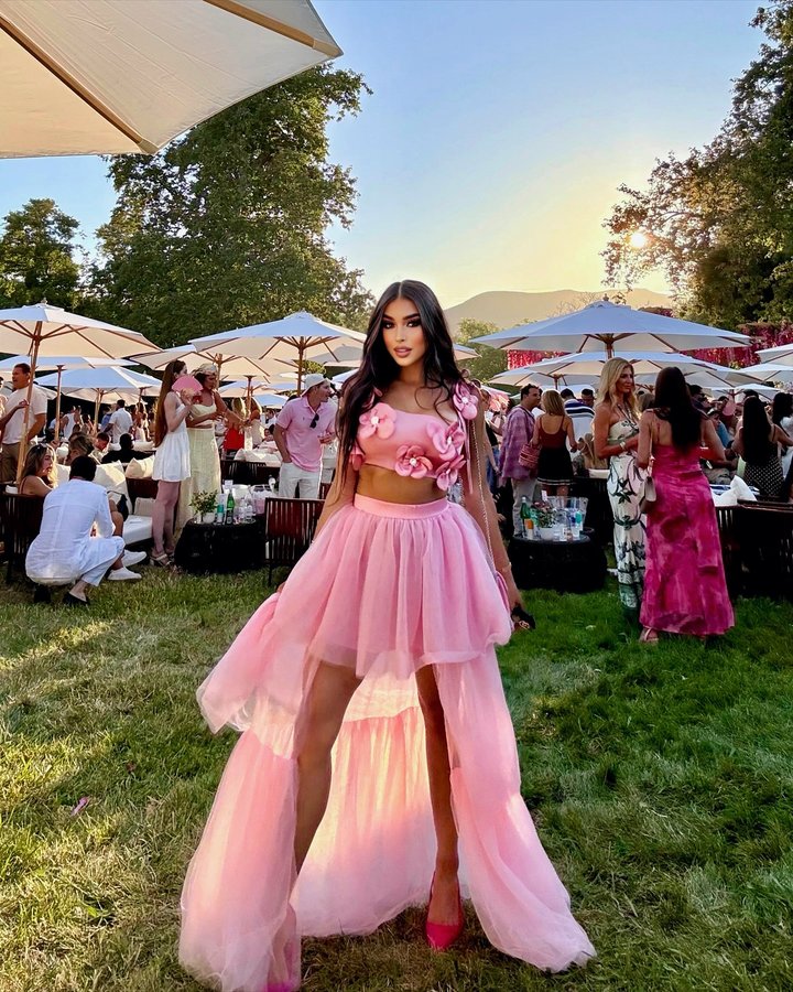 Instagram post by @missoliviak for Forever21. Caption reads: [...] #fashiongram #fashionblogger #forever21....