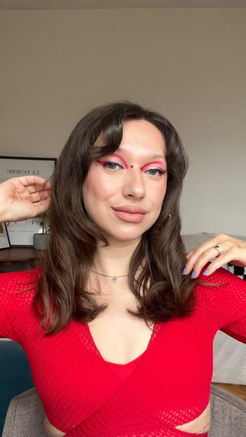 Instagram post by @habibekutluay for L'Oréal ContentPRO. Caption reads: Bu makyajla “Festivale” hazır mıyız sizce?❤️‍🔥🤩....