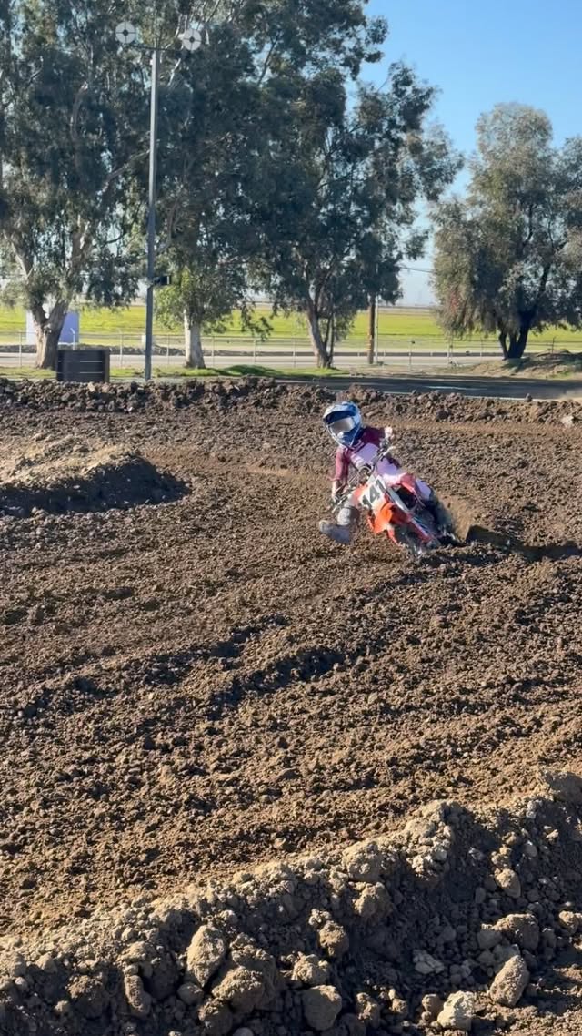 Instagram post by @yumena141 for 100% Bike. Caption reads: Trip down to @dt1mxpark to get some riding in on....