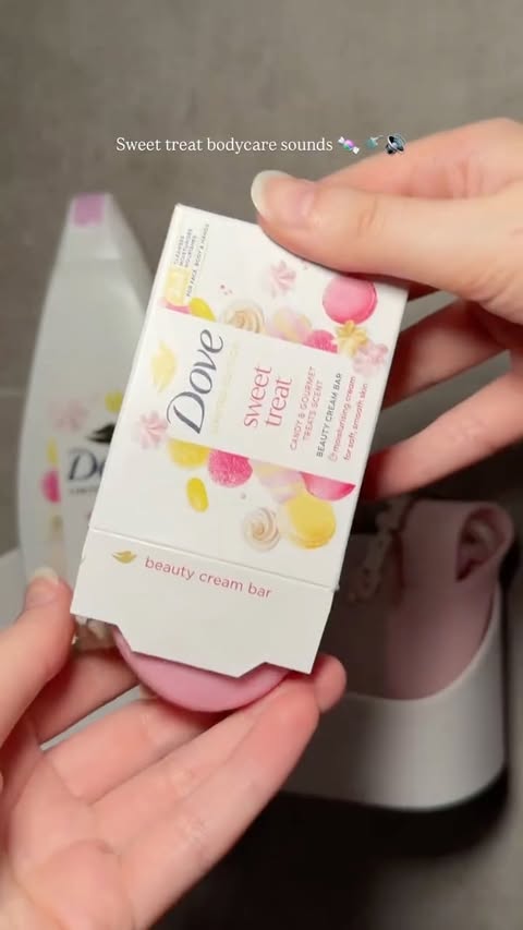 Instagram post by @youglowgrrl for Estrid. Caption reads: [...] Bar @dove.uki Sweet Treat Body Wash....