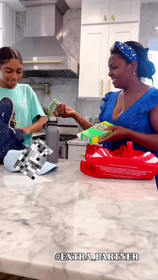 Instagram post by @twindollicious for EXTRA Gum. Caption reads: #Extra_Partner 
 - Keeping the kiddos on the same....