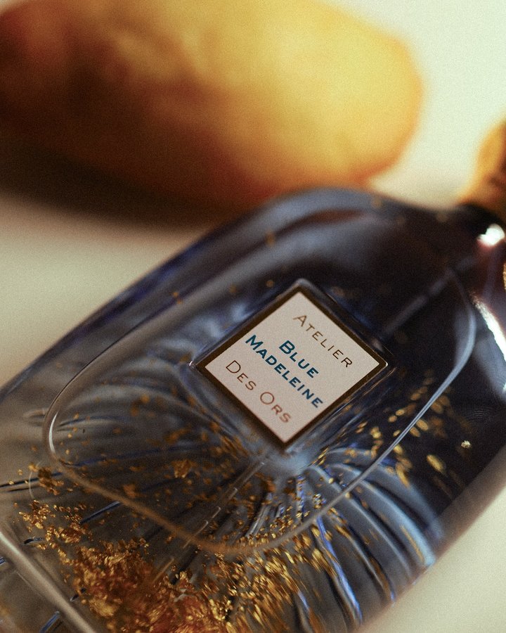 Instagram post by @dbxofrag for Atelier Des Ors. Caption reads: [...] those gold flakes in the bottle lol.....