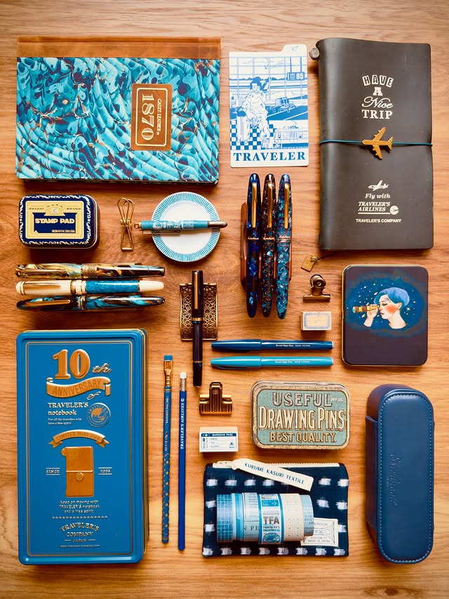 Instagram post by @me_and_my_happydesk for ぺんてる. Caption reads: Blue💙 [Advertisement, based on linking the [...].