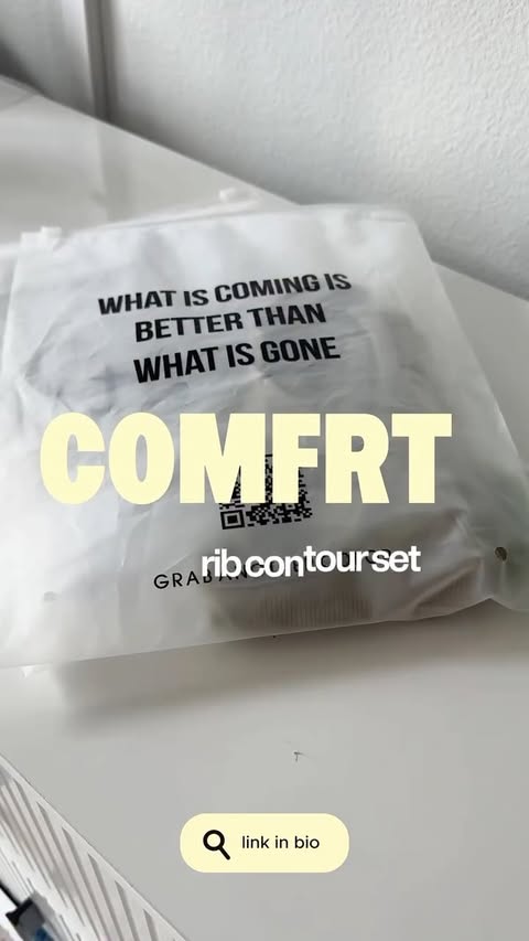 Instagram post by @myakiku for Comfrt. Caption reads: [...] / bottom: medium (could’ve sized down)....