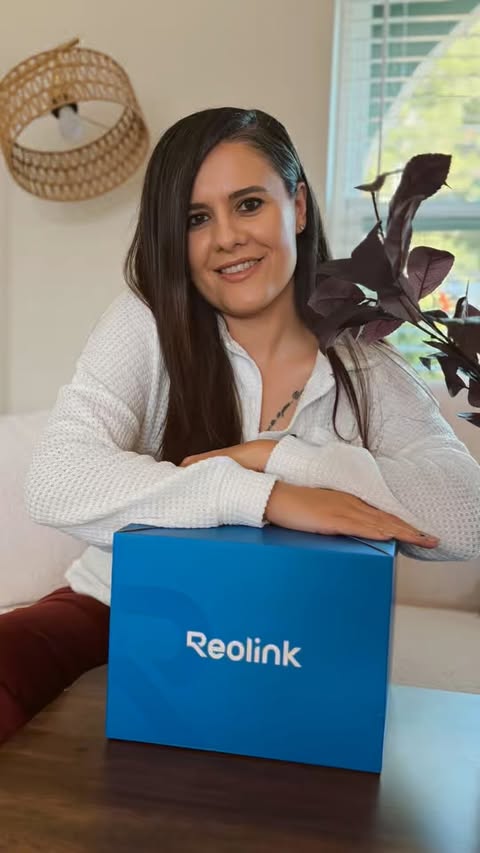 Instagram post by @thesunshinestatemom for Reolink. Caption reads: [...] what’s happening outside our home with....