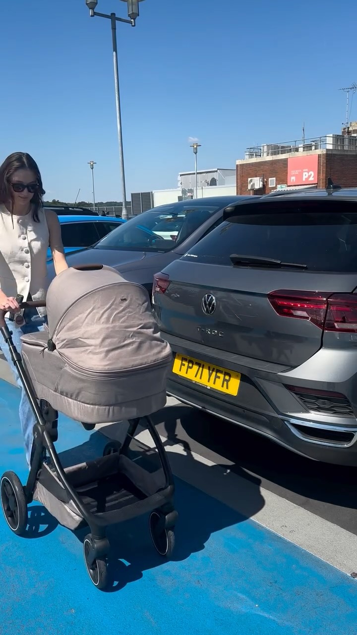 Instagram post by @johnlewis_jackie for Maxi-Cosi. Caption reads: Meet the Maxi Cosi Oxford +🤍

The lastesr....