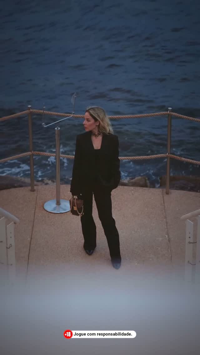 Instagram post by @bicoimbra for PokerStars. Caption reads: Daquele tipo de experiência que só o....