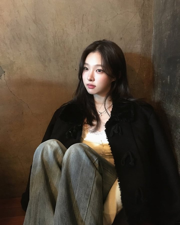 Instagram post by @_sxxyeon_ for Letter from Moon. Caption reads: 이제 진짜 춥다,, #ad.