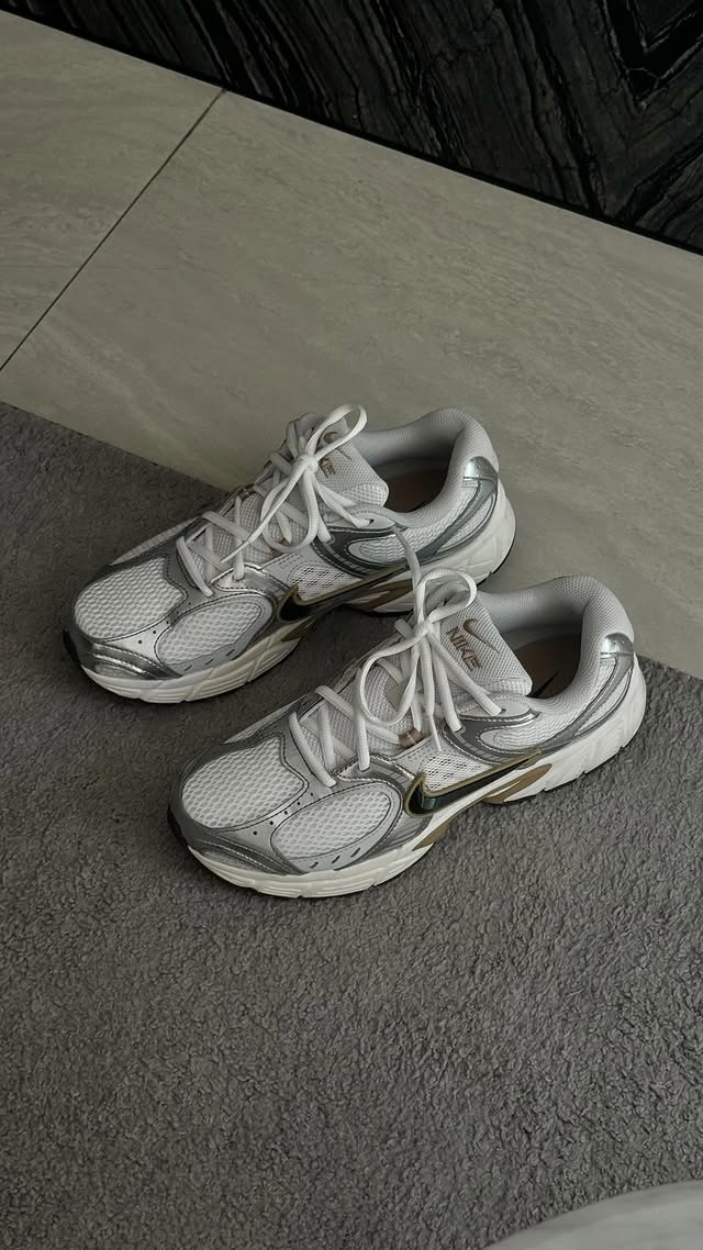 Instagram post by @iinfred for LAZADA.co.th. Caption reads: Nike V5 RNR

เป็นรองเท้า Nike อีกคู่ที่ match ง่าย....