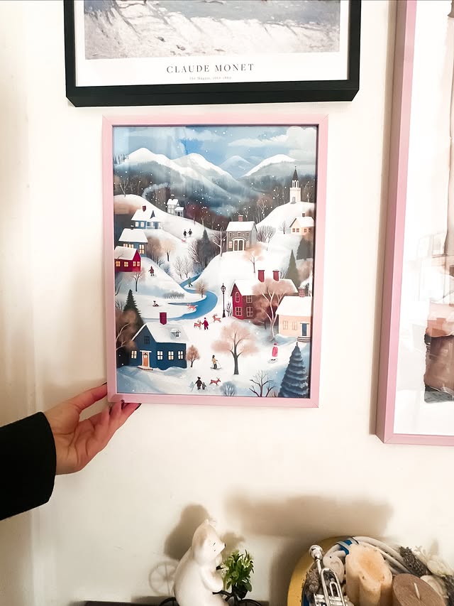 Instagram post by @thisis_kata for Poster Store. Caption reads: [...] refresh your gallery wall 🤍 

🔗....