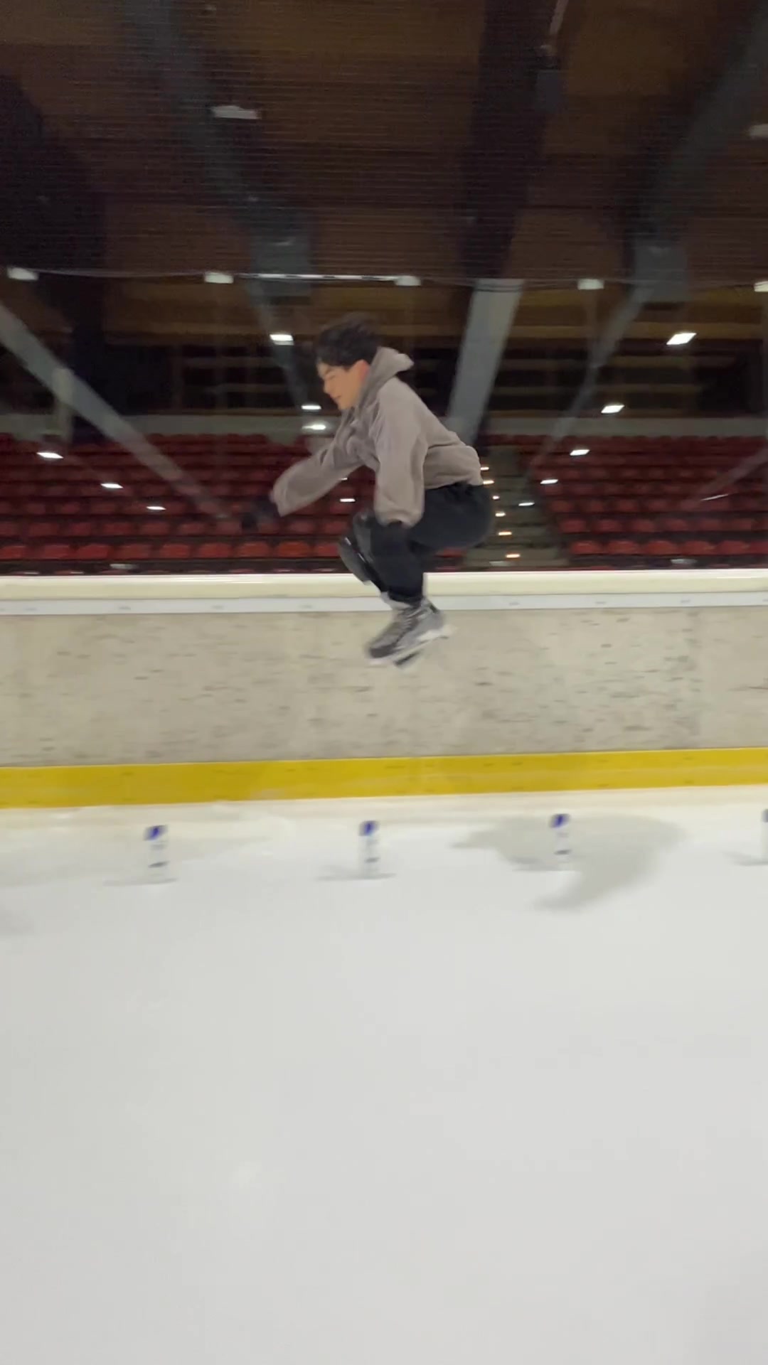TikTok post by @kai.tricking for Head&Shoulders. Caption reads: anzeige | Wie weit kann ich in Schlittschuhen....