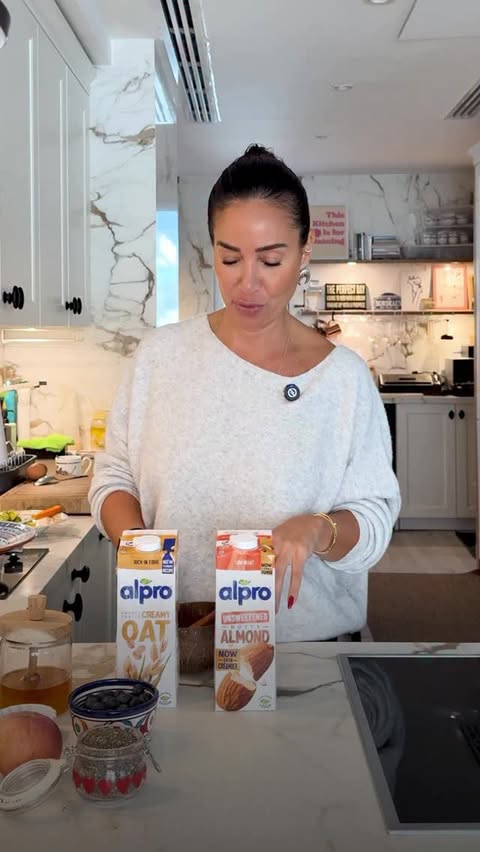 Instagram post by @chefhalaayash for Alpro. Caption reads: فطور صحي ومتكامل ، فريق اللوز او الشوفان ؟ 😍
Team....