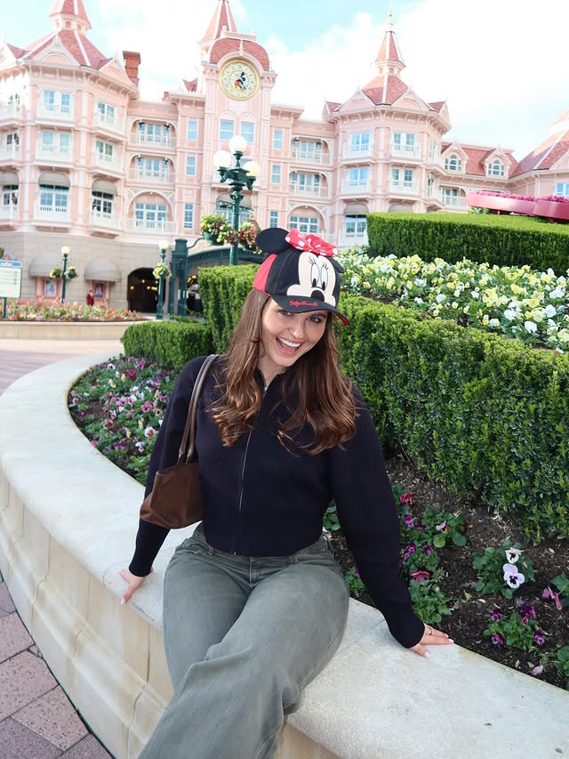 Instagram post by @livefitelle for Meta. Caption reads: @disneylandparis with @meta @raybanmeta (swipe to....