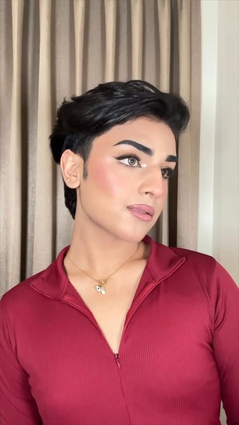 Instagram post by @mukul.makeupartist for Hilary Rhoda Cosmetics. Caption reads: The @hilaryrhodacosmetic Conceal & Contour Palette....