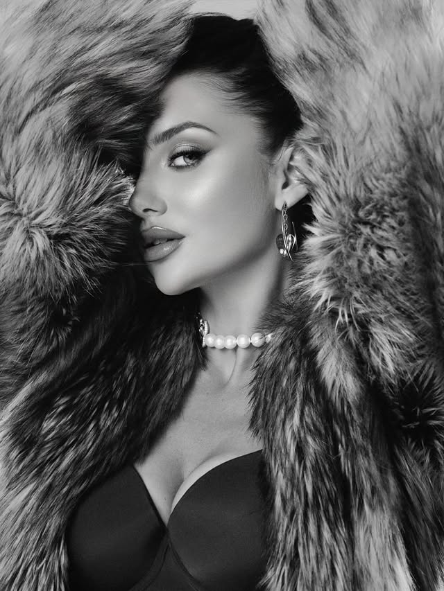 Instagram post by @melanicouronne for Marciano. Caption reads: [...] dreams and watch them unfold. @paulmarciano....