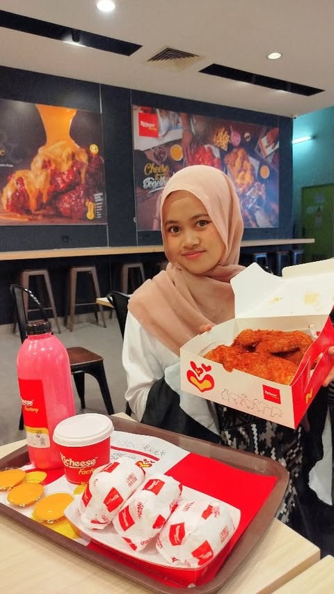 Instagram post by @masyifahfa for Yup. Caption reads: [...] ribuan aja Yuk buruan Download aplikasi YUP,....