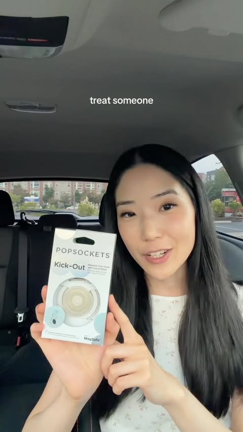 Instagram post by @meili_zzz for PopSockets. Caption reads: [...] to my mom again!!🙈 Check out the new....