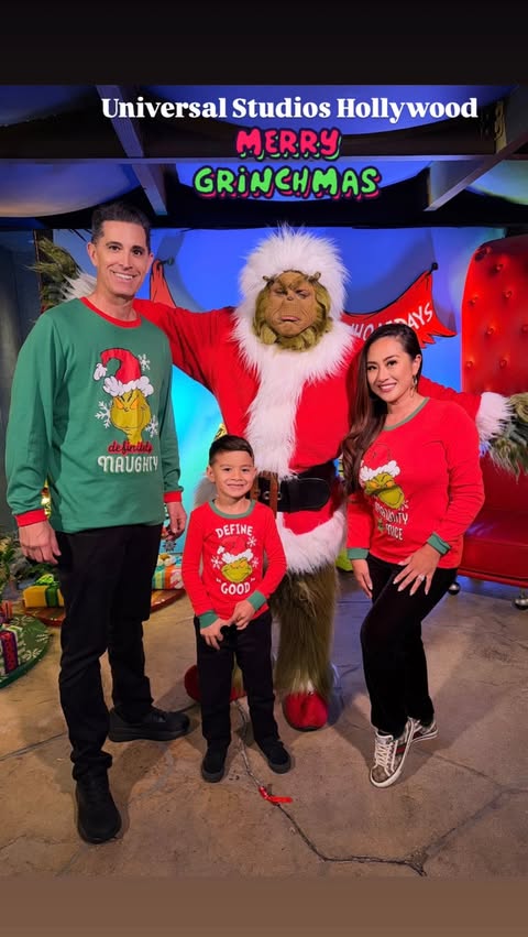 Instagram post by @mrs.myrna for Universal Studios Hollywood. Caption reads: [...] the Holidays at Universal Studios Hollywood....