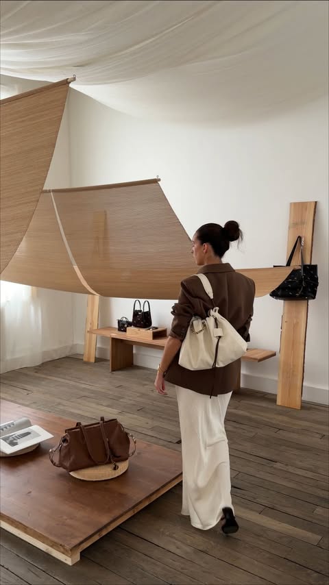 Instagram post by @lisagermaneau for Songmont. Caption reads: [...] plus inspiré des « camel bag » at the....