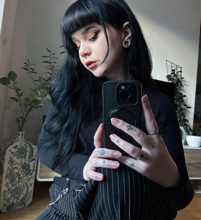 Instagram post by @karbaar for Custom Plugs. Caption reads: Cutest snake plugs from @ukcustomplugs, for those....