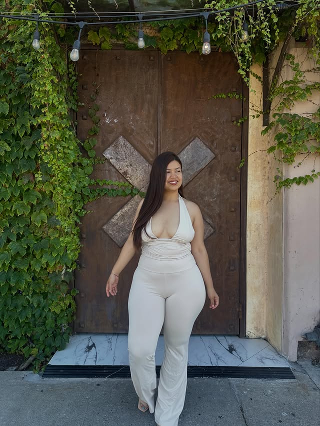 Instagram post by @mayra_zelaya_ for SHEIN Campus. Caption reads: 🌇Your city’s look starts here! Download the SHEIN....