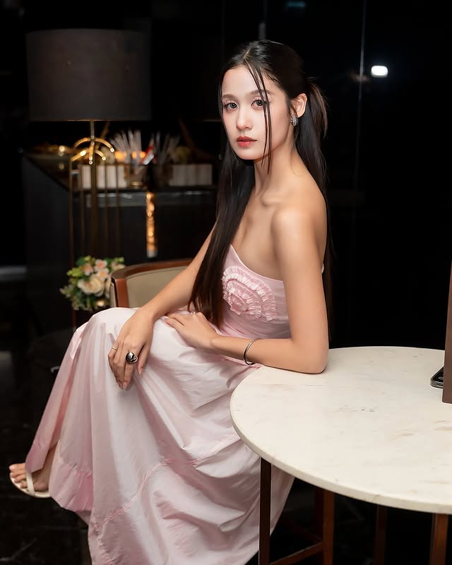 Instagram post by @faridasrd for APM Monaco. Caption reads: It’s a wrapped ✨ ขอบคุณมากนะ “เดือน”....