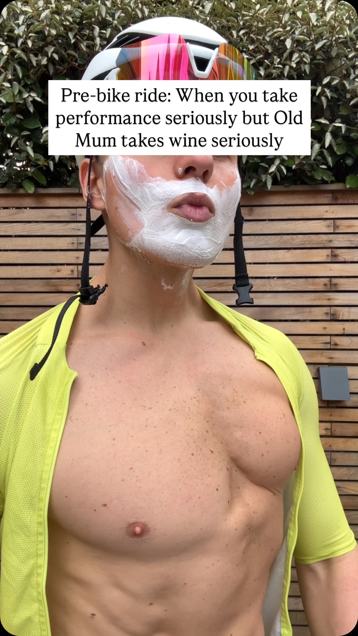 Instagram post by @tomtrotter_ for Estrid. Caption reads: [...] 🚴‍♂️ using the new Face Razor by @heyestrid....